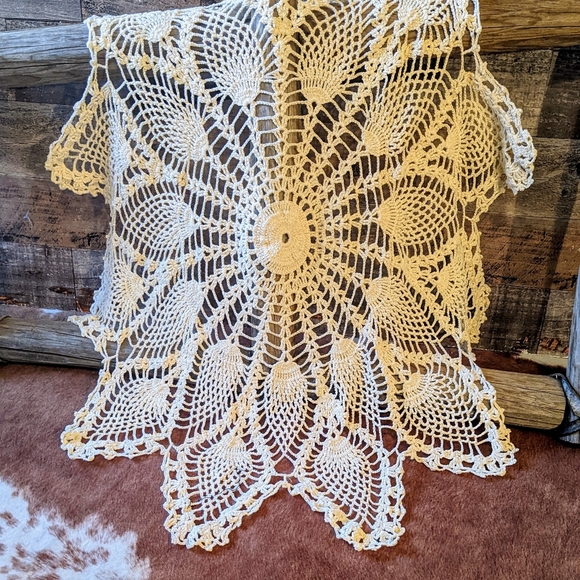 Antique Crochet Pineapple Design Table Topper - Picture 11 of 11